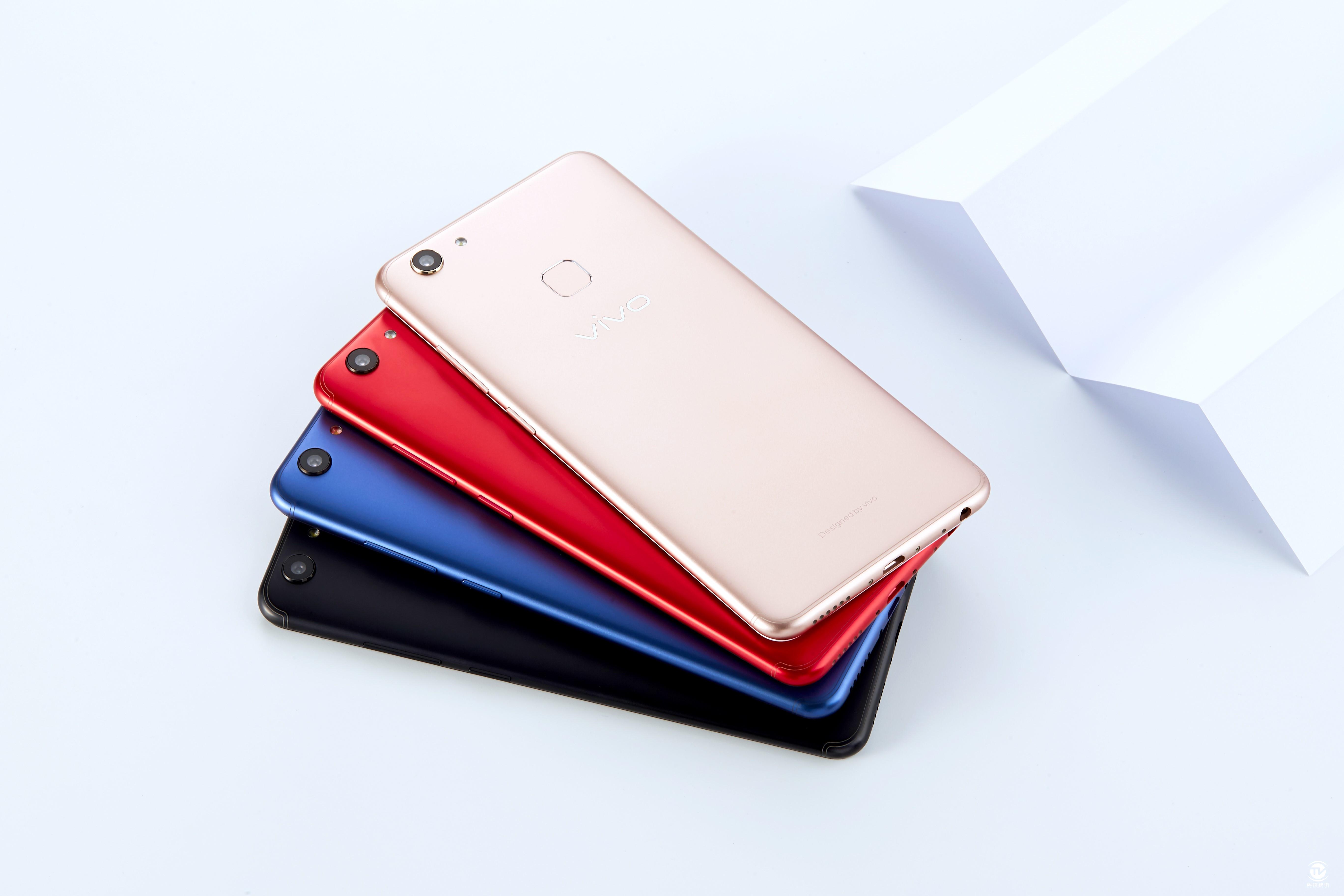 多彩个性的配色人工智能jovivivoy75s四色图赏