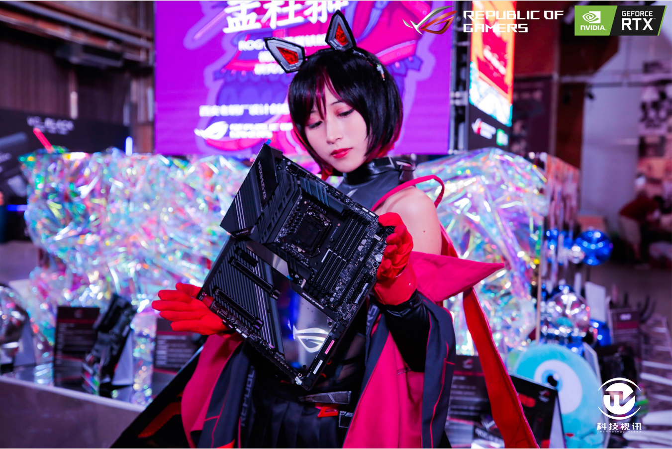 主机外,活动现场还特别带了6款最新的rog系列主板,包括至尊旗舰rog